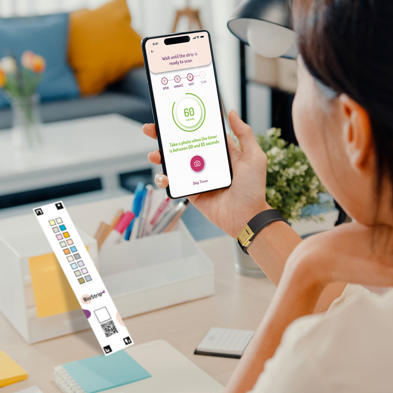 woman use app NutraLife and BioStrip