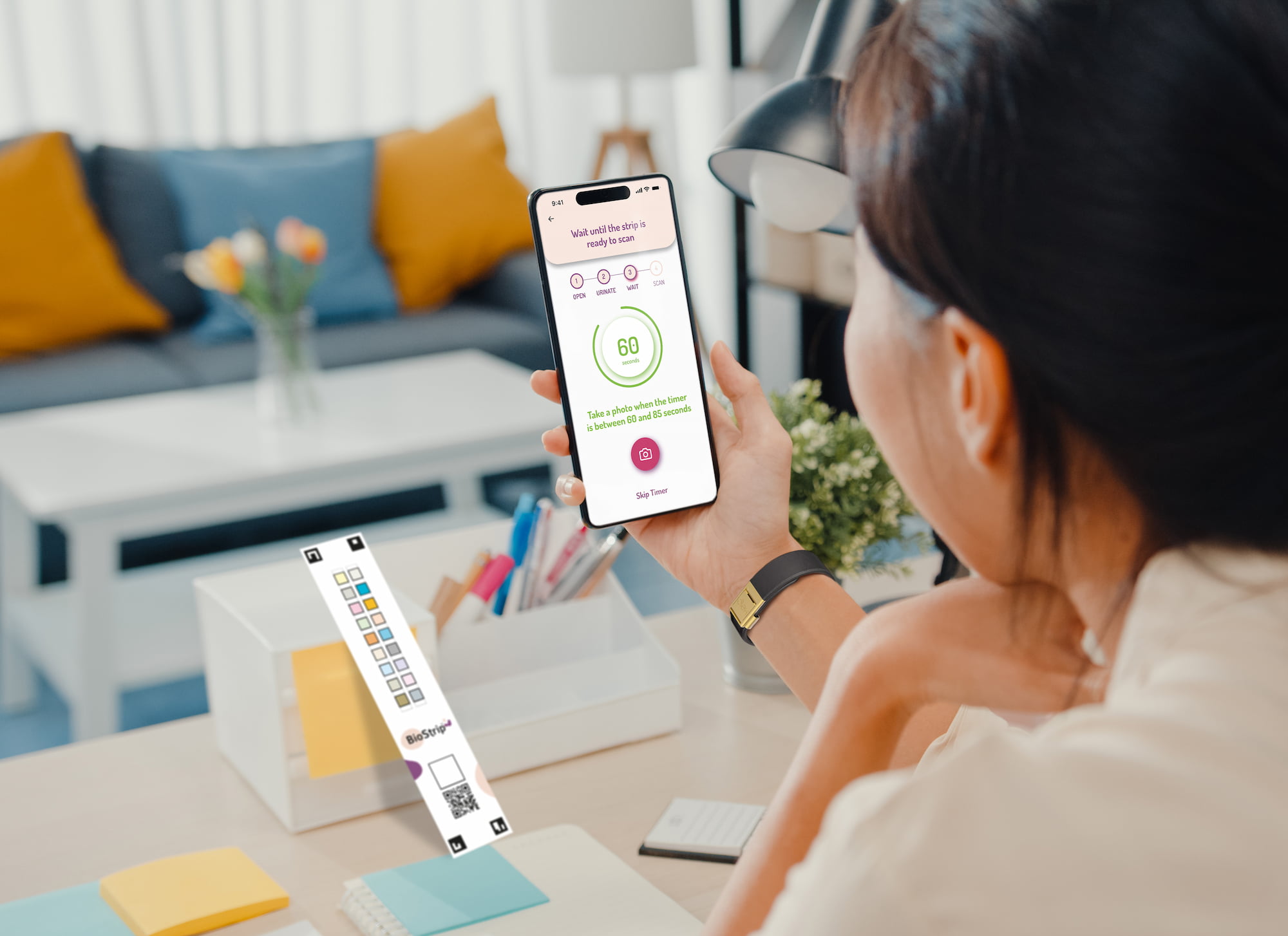 woman use app NutraLife and BioStrip